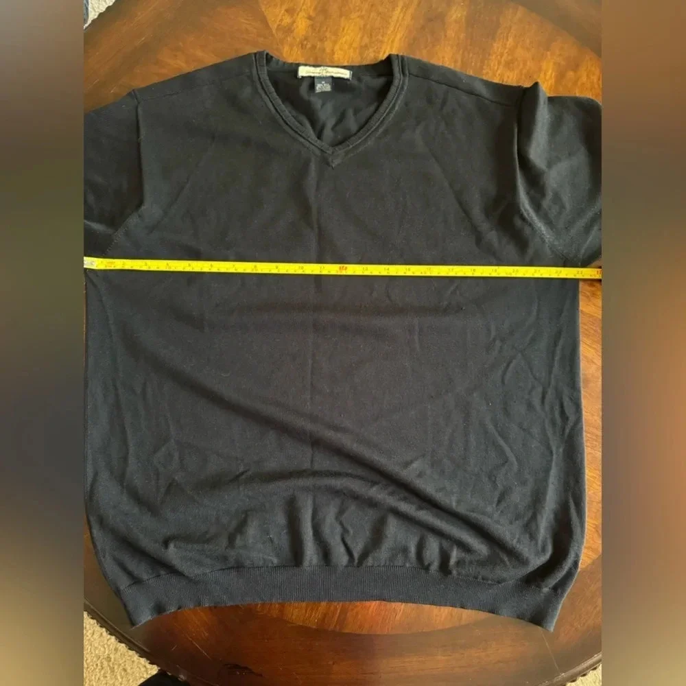 Tommy Bahama Men’s Black Pullover/sweater size Medium